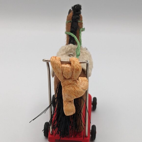 Hallmark Keepsake A Pony for Christmas 2006, 9th in A Pony for Christmas Series - Picture 4 of 12